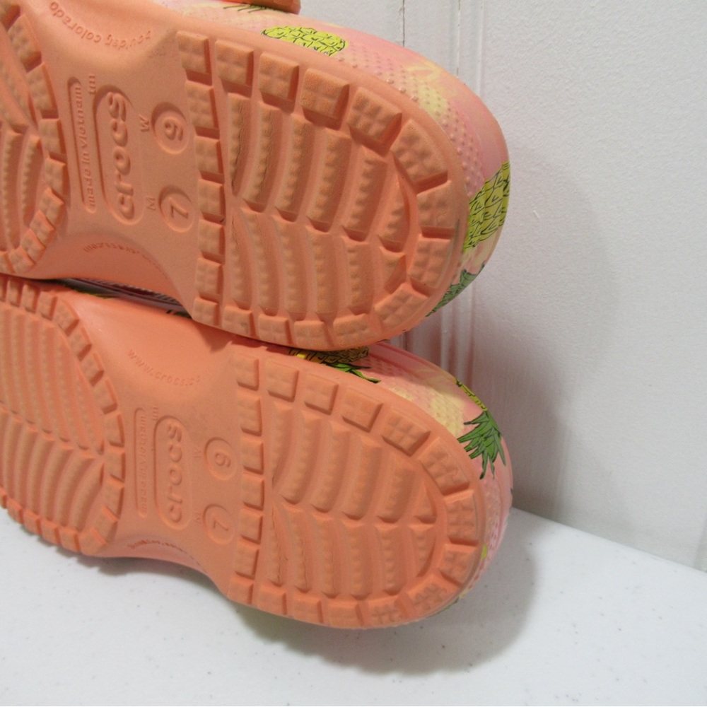 Crocs Tropical Pineapple Pattern Clogs Size 9 - image 8